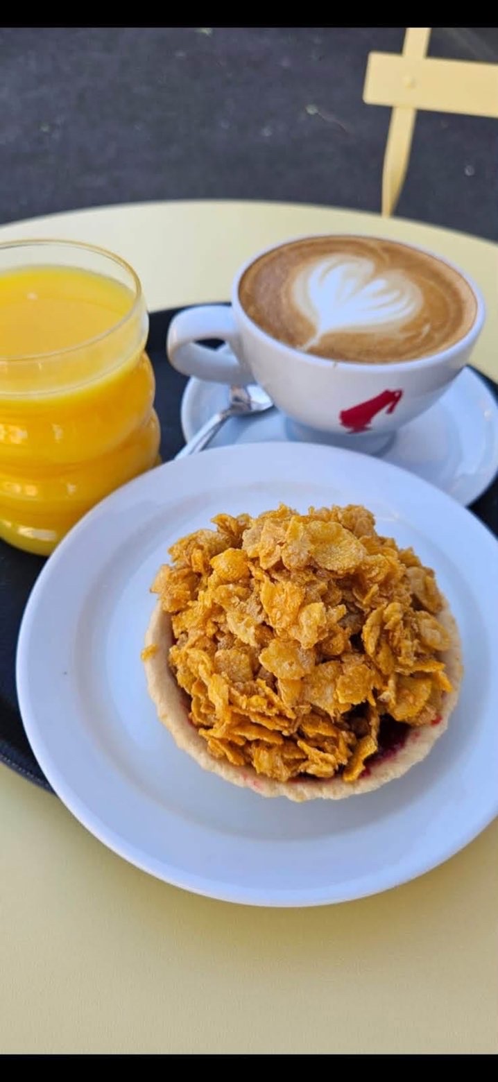 Coffee, orange juice and a breakfast tart at Café 118